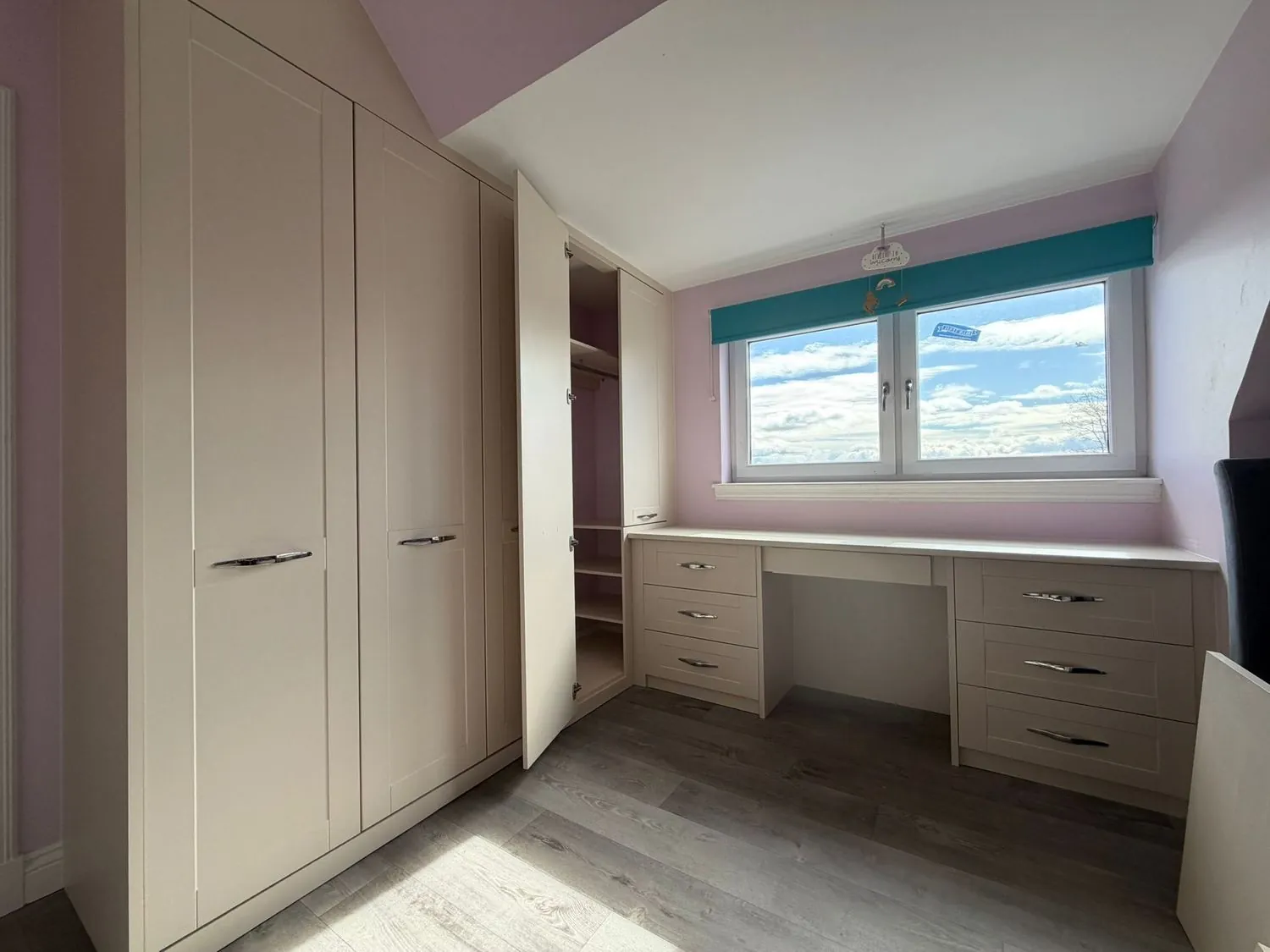 Built-in study desk